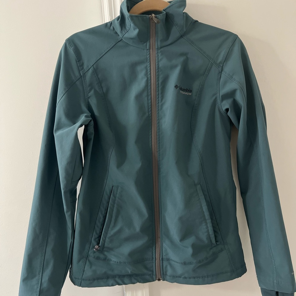 Columbia Titanium Women’s Jacket Size S Lightweight Wind & Water Resistant Blue